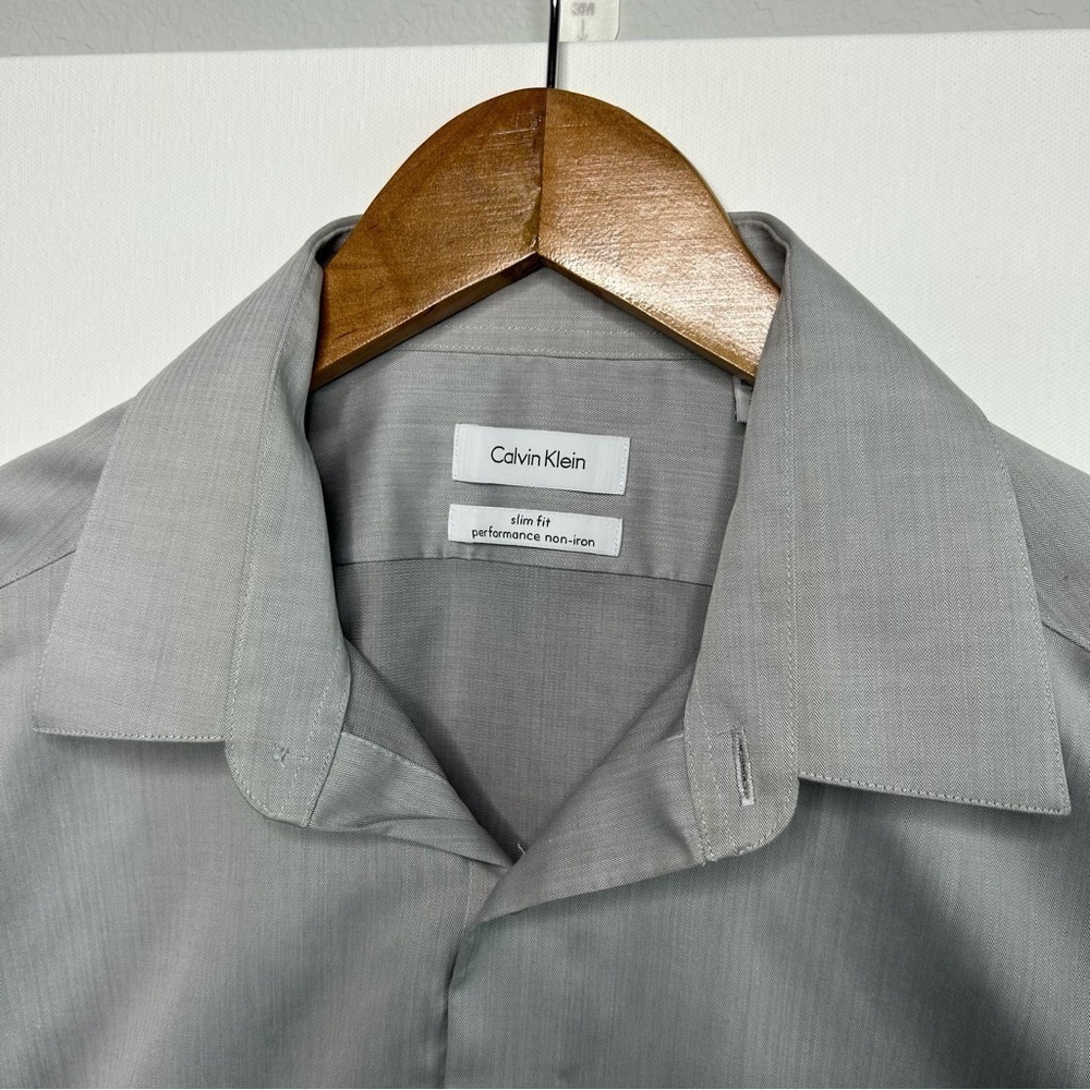Calvin Klein Men's Grey Dress Shirt Slim Fit Size Medium - Picture 2 of 7